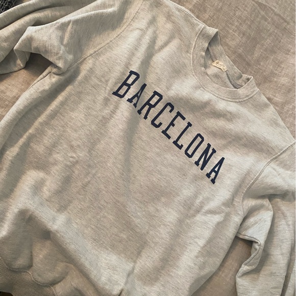 Brandy Melville Sweaters - Brandy melville sweatshirt